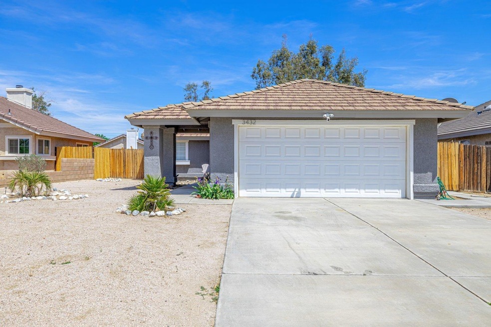 3432 Citrine Ln, Rosamond, CA 93560 - photo 1