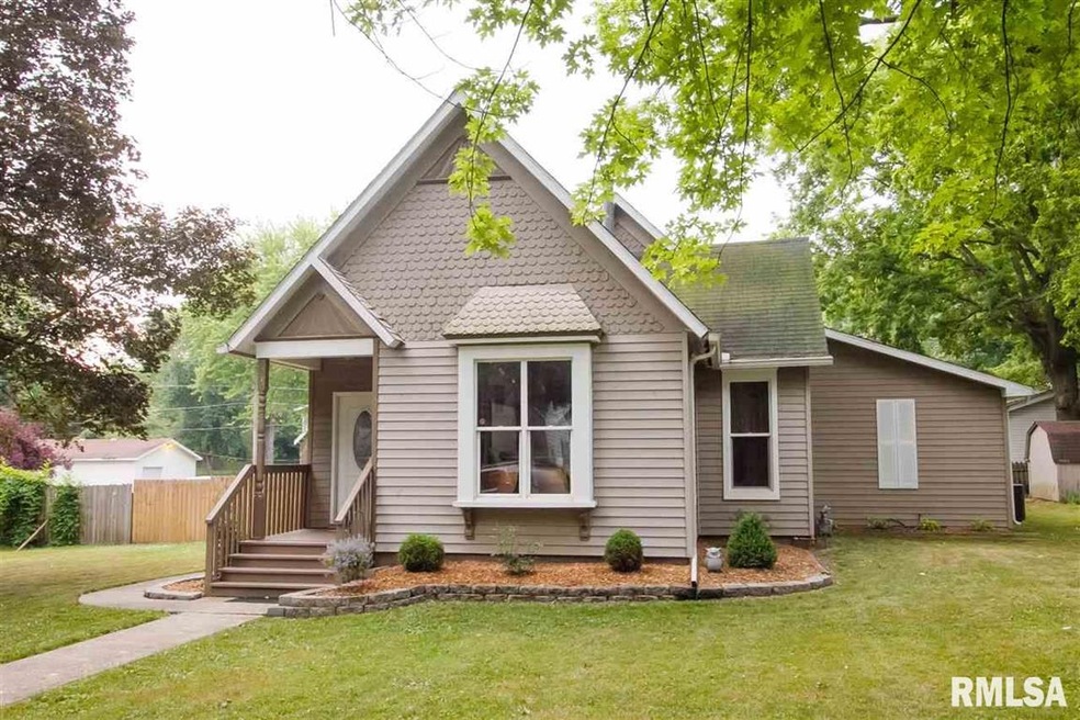 212 Grand Ave, Lincoln, IL 62656 - photo 1