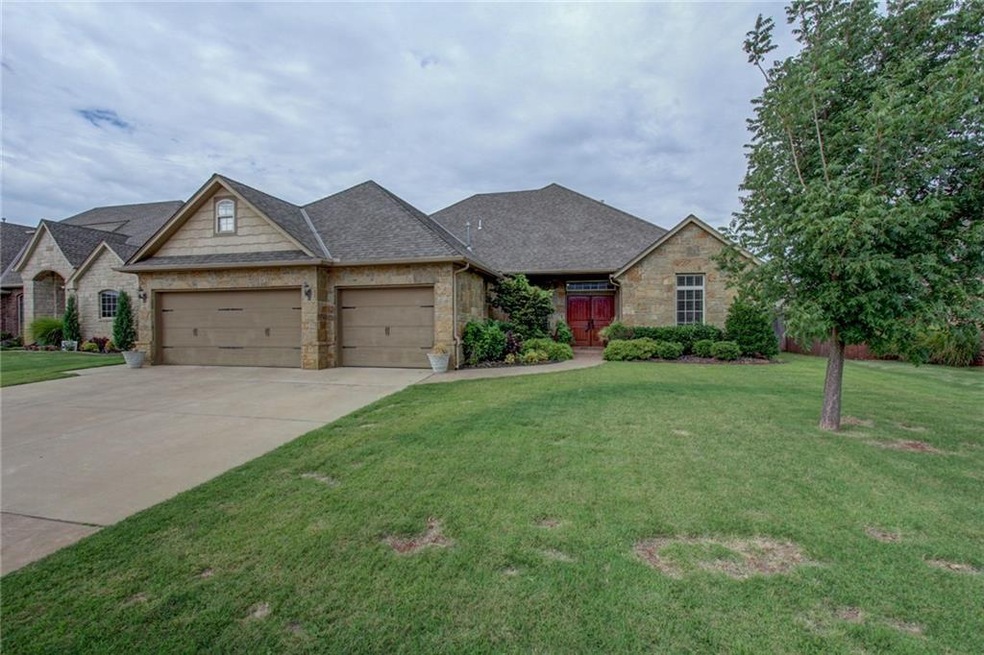 19825 Crest Ridge Dr, Edmond, OK 73012 - photo 1