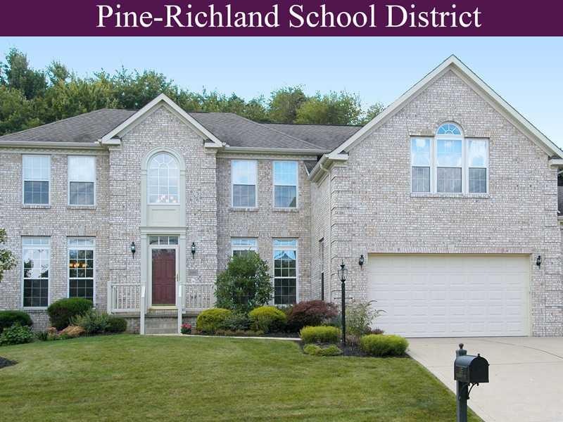 Exterior Front. Welcome to 135 Tanglewood Drive wi