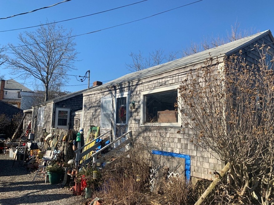 10 Cromwell Ln, Vineyard Haven, MA 02568 - photo 1