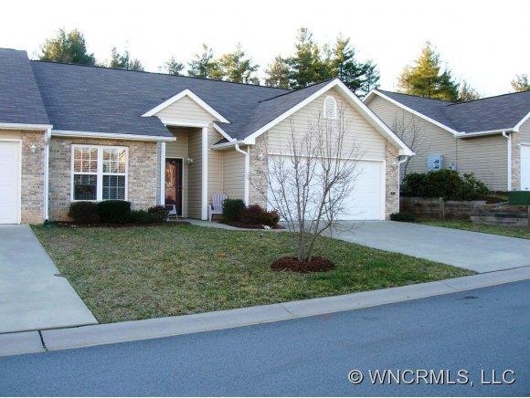 Lovely updated end unit condo
