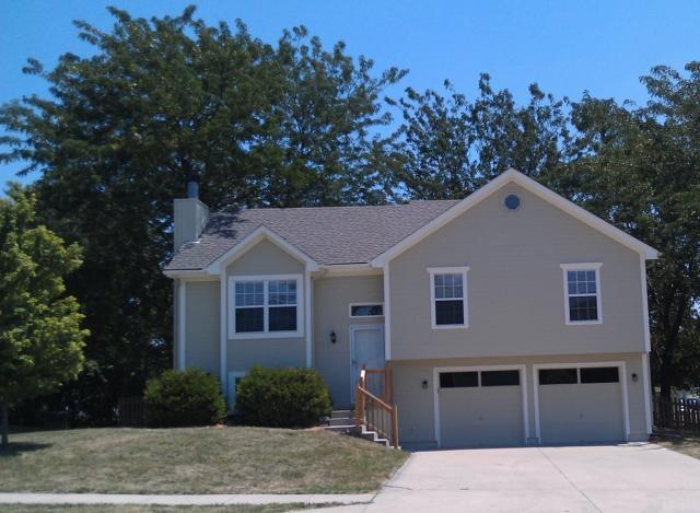 525 S Huntsman Blvd, Raymore, MO 64083 - photo 1