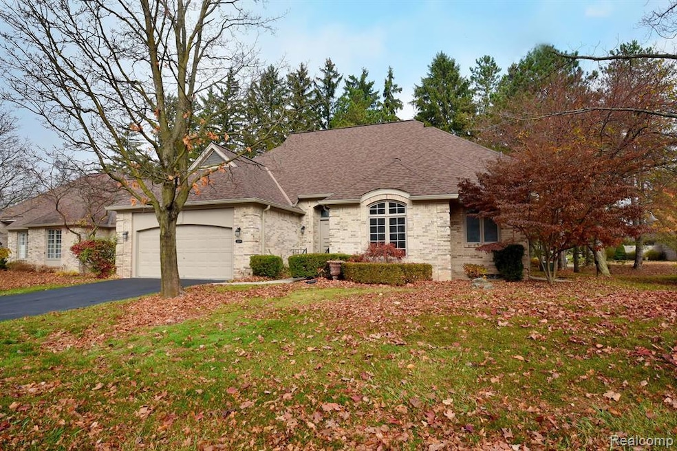 22170 Orchard Way unit 40, Beverly Hills, MI 48025 - photo 1