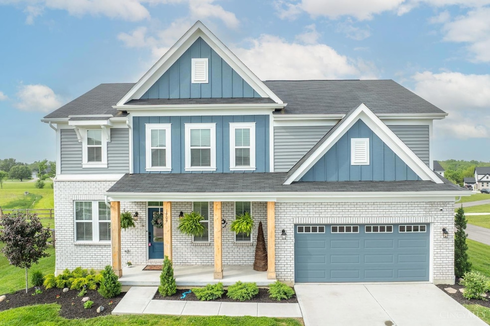 1909 Cleopatra Dr, Middletown, OH 45005 - photo 1