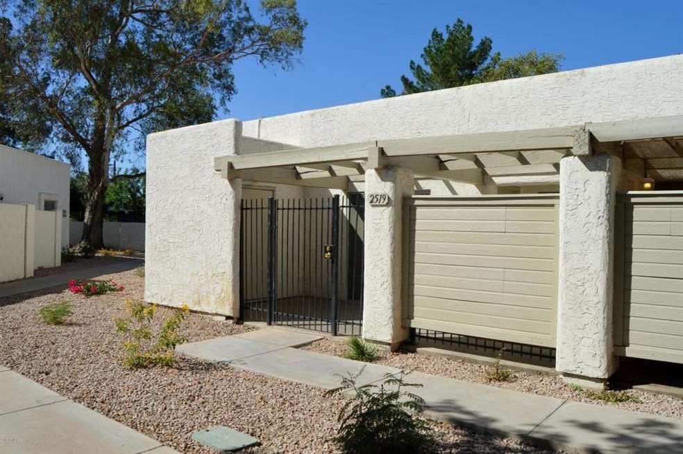 Welcome to 2519 E 6th Street