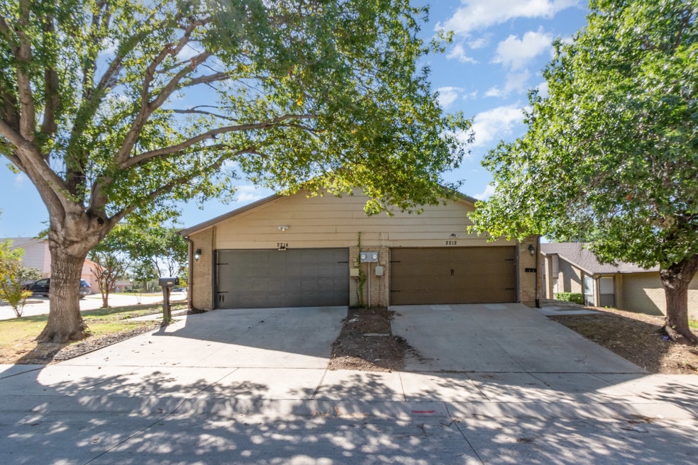 2212 Heritage Cir, Carrollton, TX 75006 - photo 1