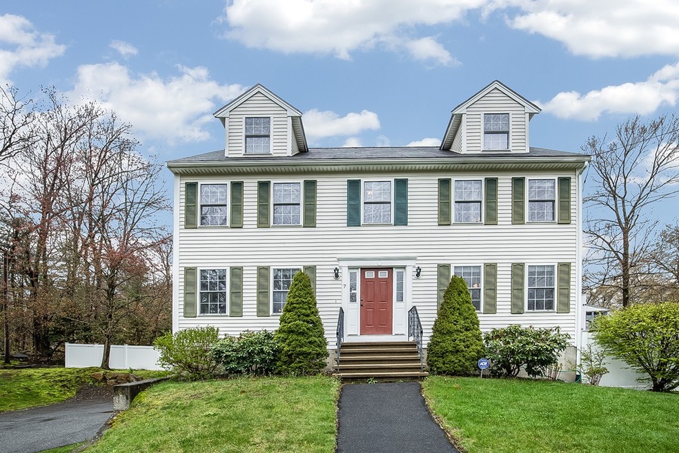 7 Avondale Ave, Billerica, MA 01821 - photo 1