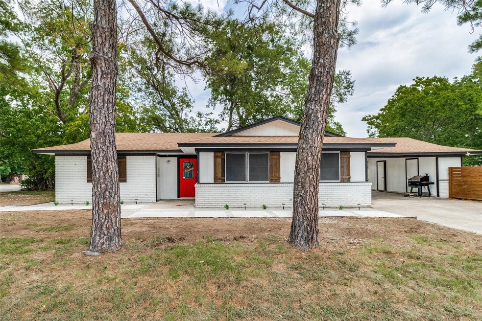 1600 Lynwood St, Gainesville, TX 76240 - photo 1