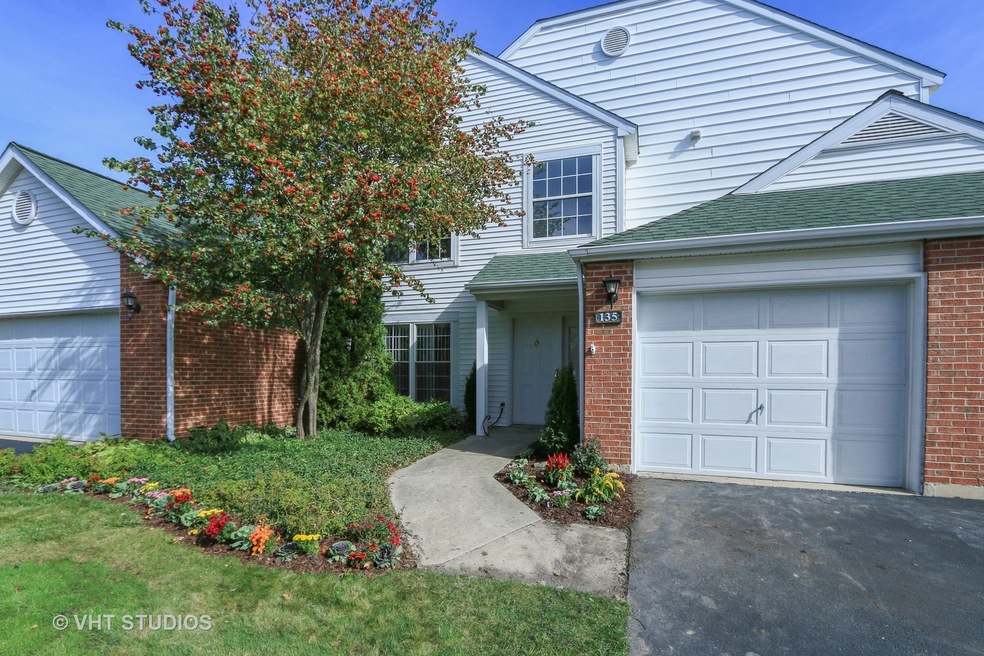 135 Welwyn St unit B, Lake Bluff, IL 60044 - photo 1