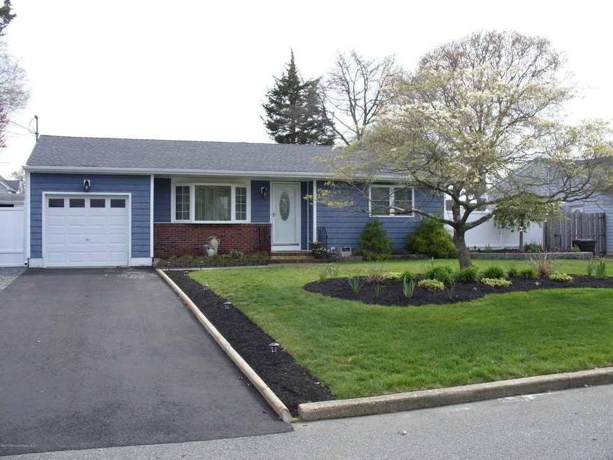319 Pine Forest Ln