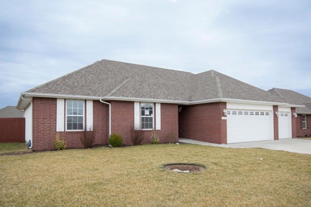 642 N Maplewood Hills Rd, Nixa, MO 65714 - photo 1