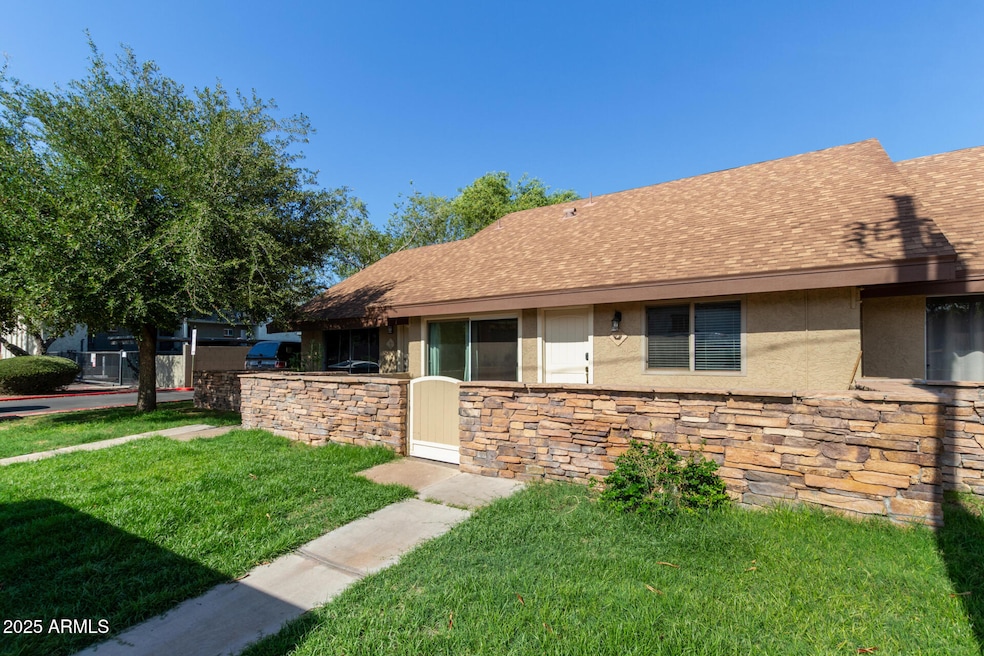 3807 N 30th St unit 2, Phoenix, AZ 85016 - photo 1