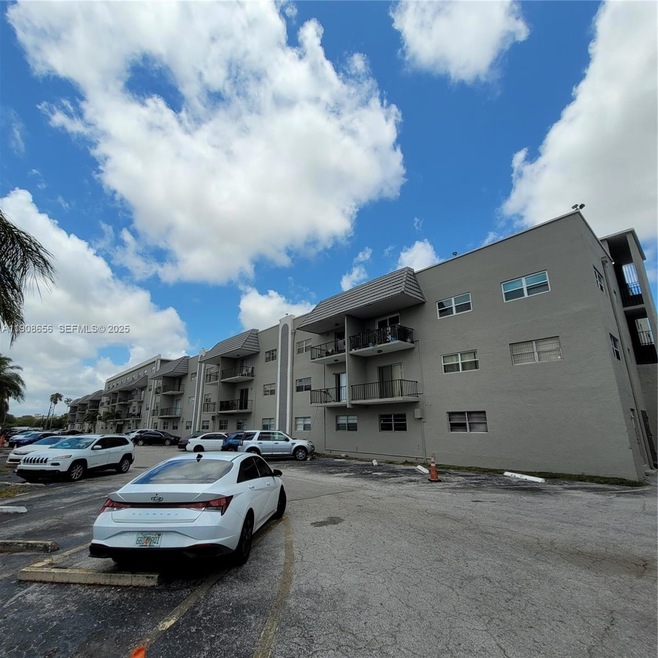 5100 SW 41st St unit 106, Hollywood, FL 33023 - photo 1