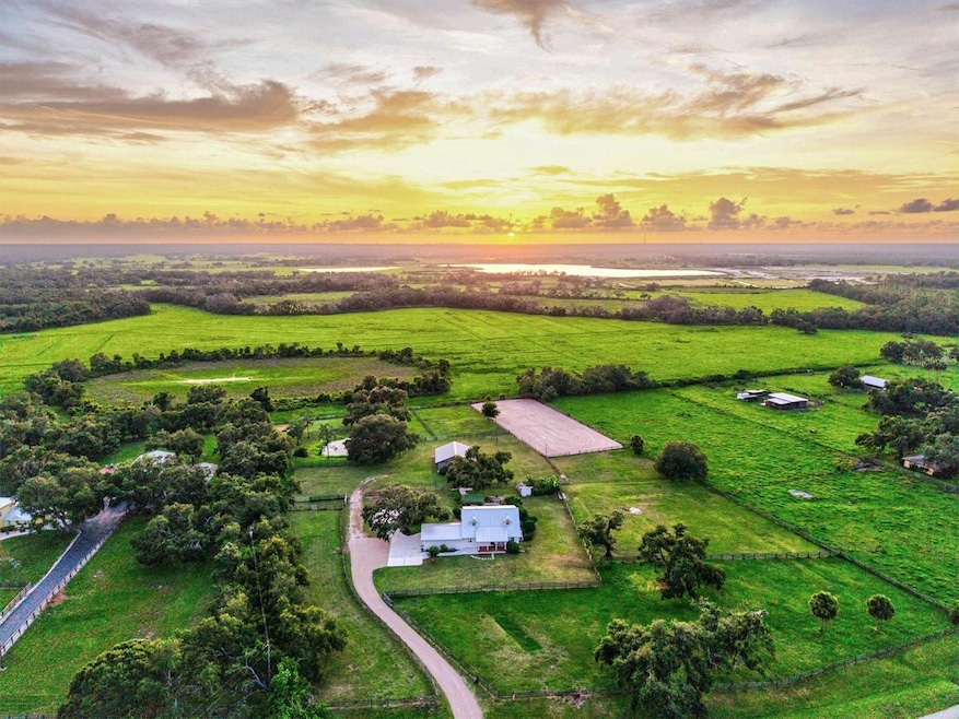 5710 Vanderipe Rd, Sarasota, FL 34241 - photo 1