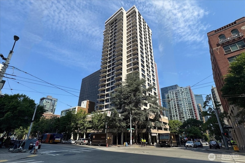 Royal Crest unit 801, Seattle, WA 98121 - photo 1