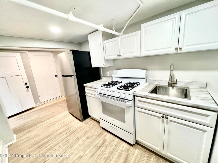 422 Emmett St unit 3, Scranton, PA 18505 - photo 1