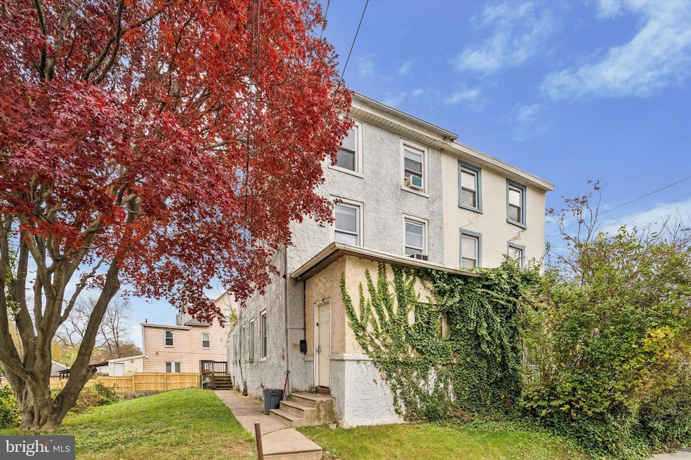 4 Creek Ave, Darby, PA 19023 - photo 1