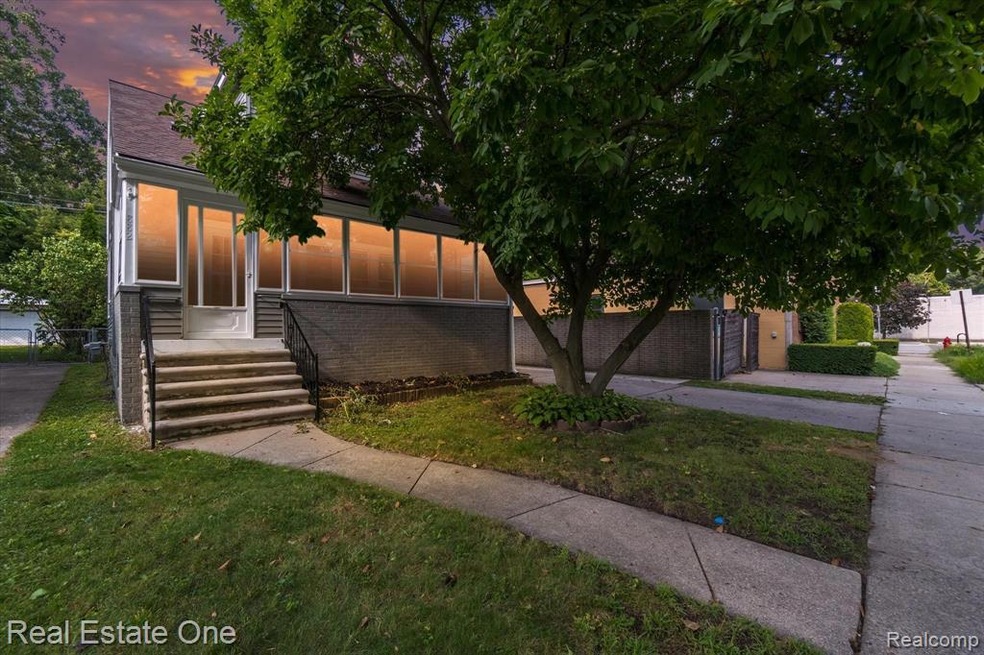 01-822 Alberta St-Windowstill-Real-Estate-Photogra