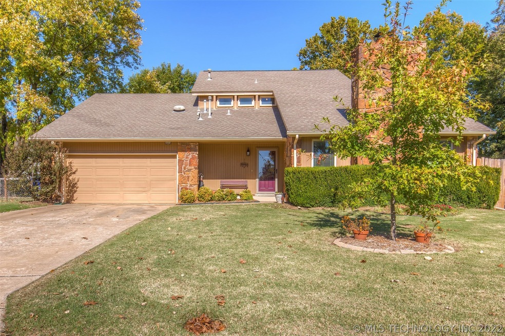 Beautiful, contemporary home in golf course neighb