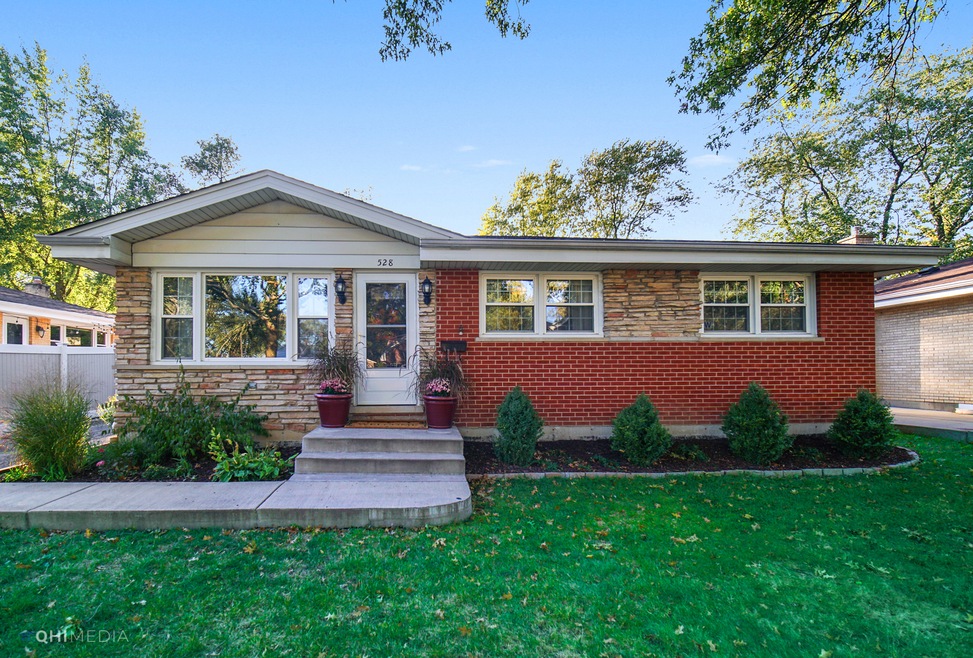 528 Kipling Ct, Wheaton, IL 60187 - photo 1