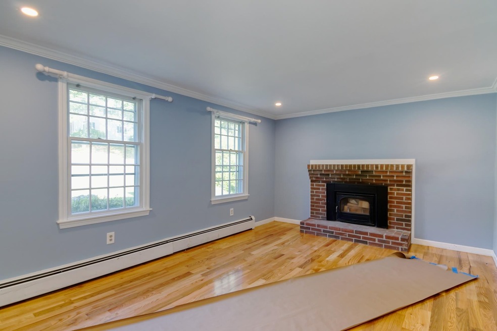 5 Thoreau Dr, Nashua, NH 03062 - photo 1