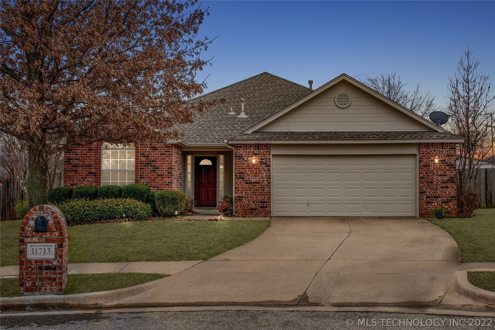 Great location in Churchill Park (Jenks schools).