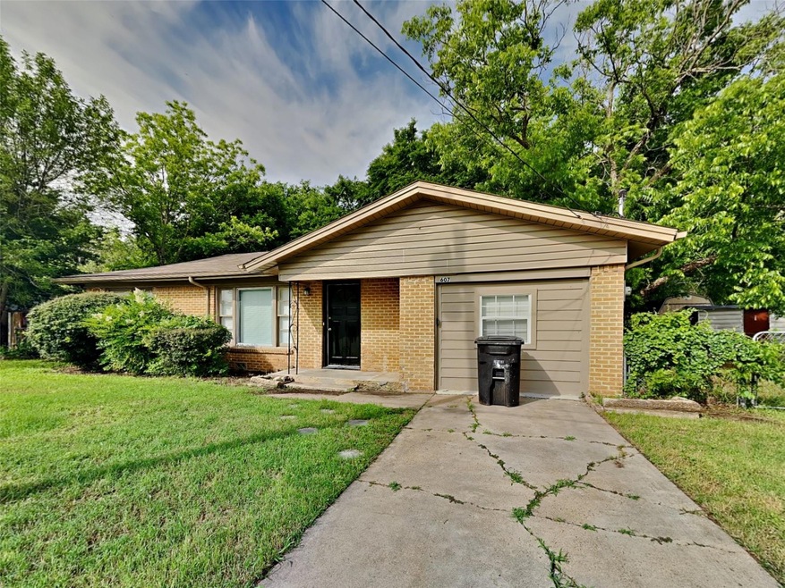 607 Dixon St, Cleburne, TX 76033 - photo 1