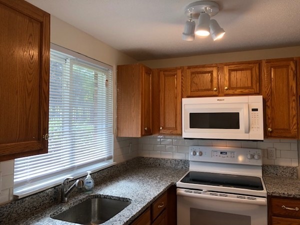 54 Walcott Valley Dr unit 54, Hopkinton, MA 01748 - photo 1