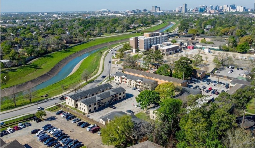 3635 N Macgregor Way unit 22, Houston, TX 77004 - photo 1