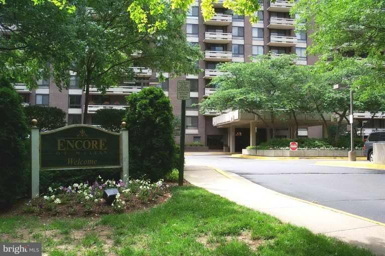 Encore of McLean unit 801, McLean, VA 22102 - photo 1