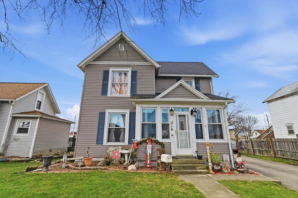 316 Maplewood St, Willard, OH 44890 - photo 1