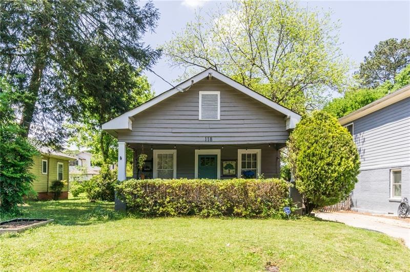 Charming bungalow in wonderful Oakhurst community!