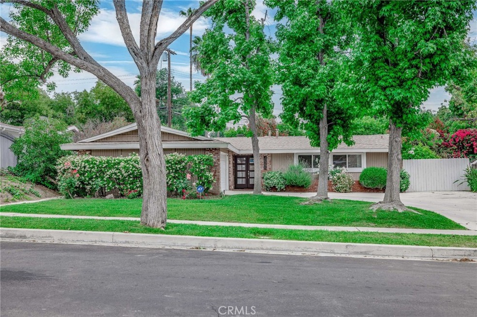 20756 Clarendon St, Woodland Hills, CA 91367 - photo 1