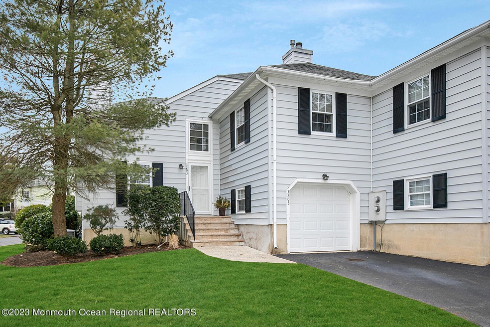 3203 Buckingham Cir Middletown-large-002
