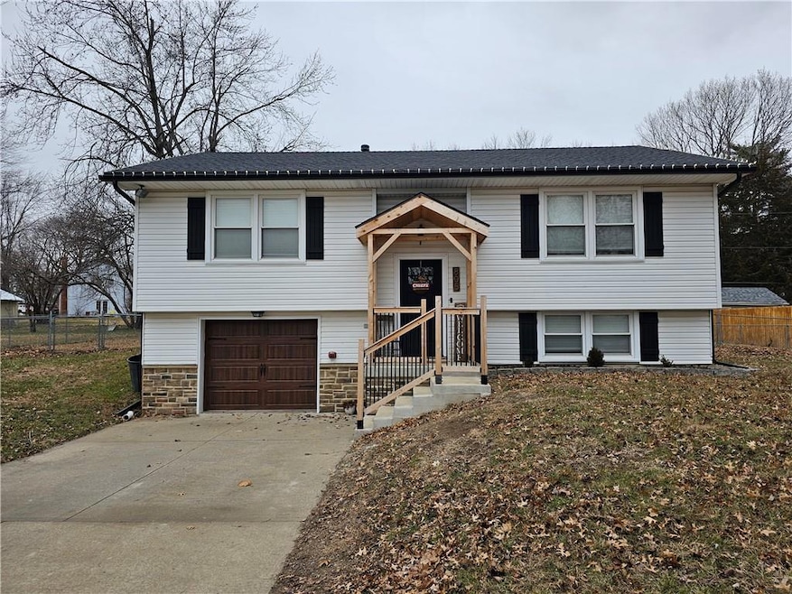 805 Ida St, Lansing, KS 66043 - photo 1