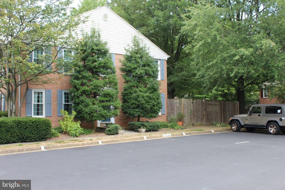 11956 Heathcote Ct, Reston, VA 20191 - photo 1