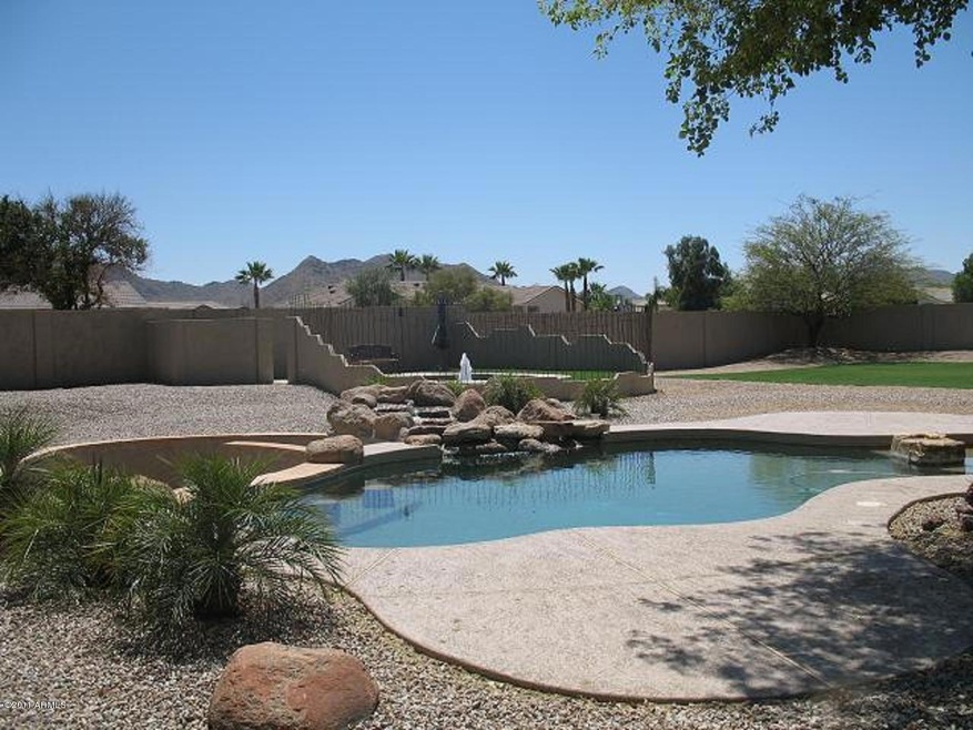 Beautiful Backyard Oasis!