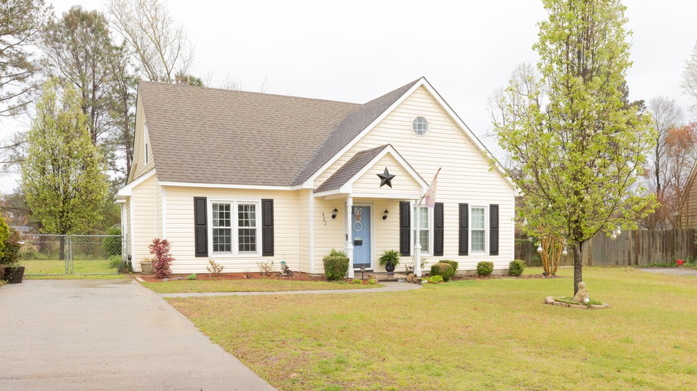 422 Wolf Laurel Ct, Jacksonville, NC 28546 - photo 1