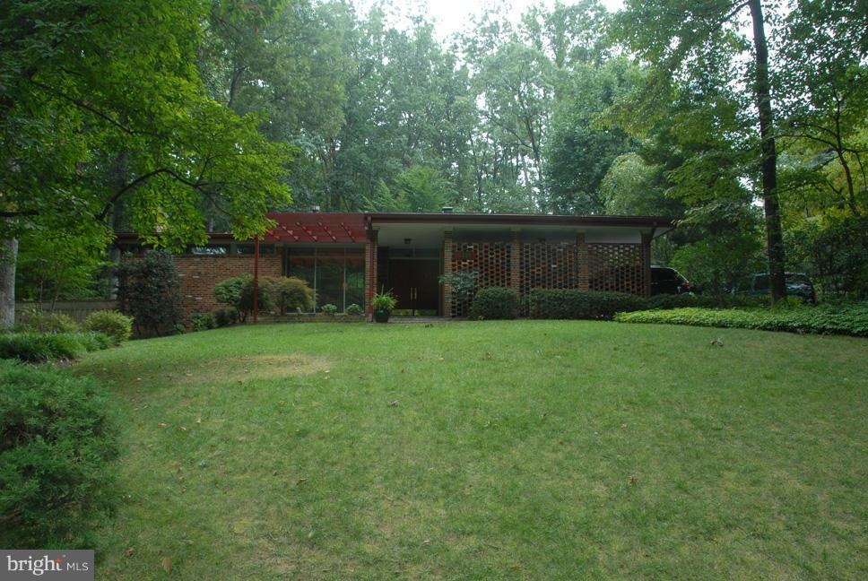 9119 Christopher St, Fairfax, VA 22031 - photo 1