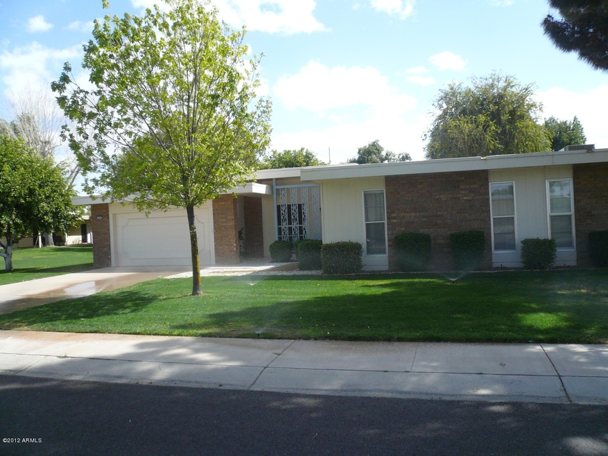 10025 W Highwood Ln, Sun City, AZ 85373 - photo 1