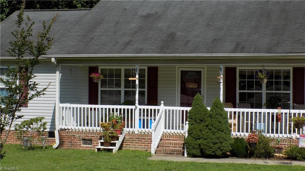 2509 Eight Oaks Dr, High Point, NC 27263 - photo 1