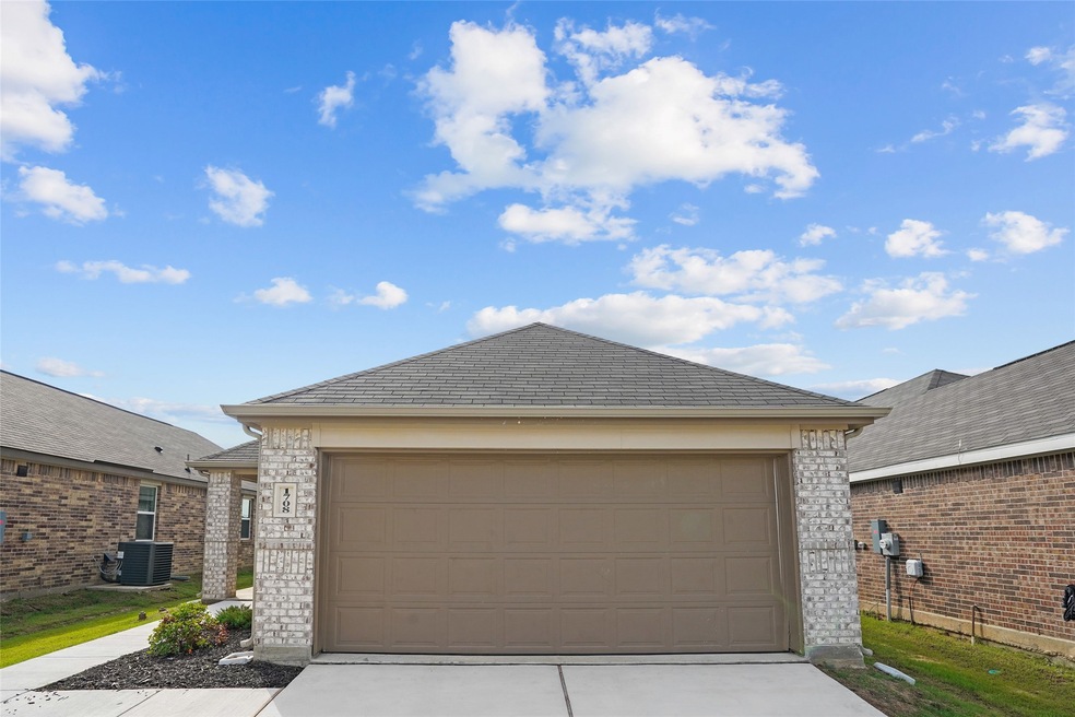 1708 Luke St, Ennis, TX 75119 - photo 1