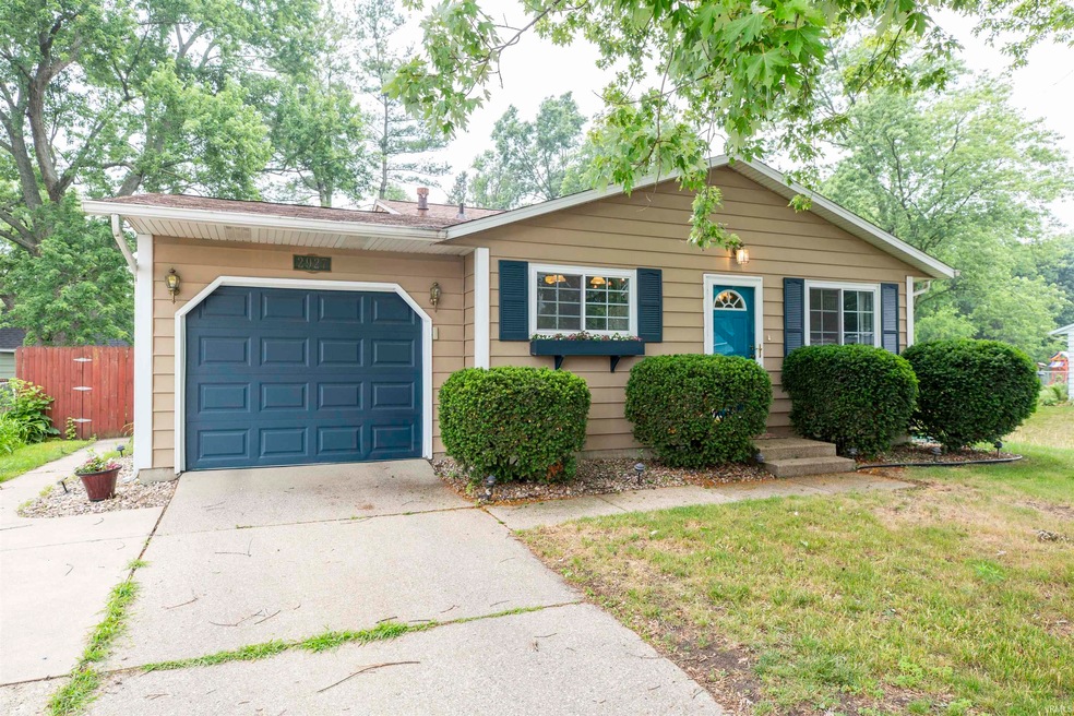 2927 Providence Dr, Mishawaka, IN 46544 - photo 1