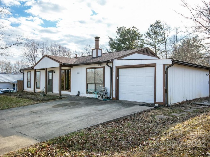 207 Scottlynn Dr, Asheville, NC 28806 - photo 1