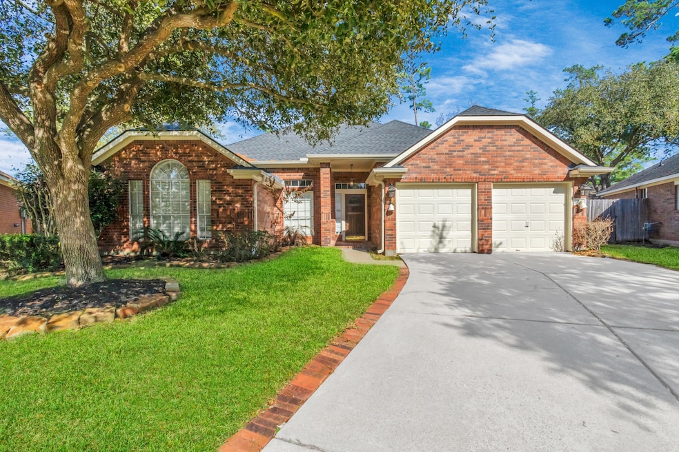 Located on a cul-d-sac - great front year fun