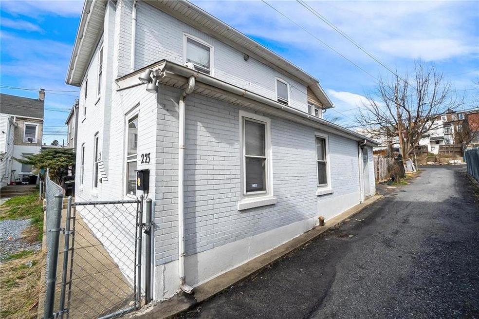 223 W Wayne St, Allentown, PA 18102 - photo 1