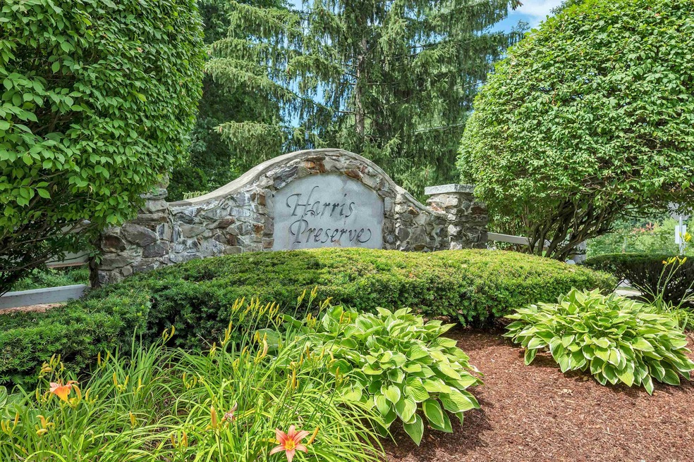 15 Preserve Dr, Nashua, NH 03064 - photo 1