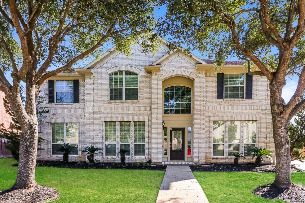 1918 Rustic Oak Ln, Richmond, TX 77469 - photo 1