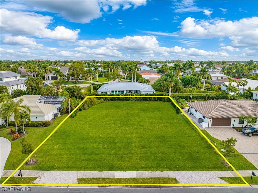 Crayton road location a short walk to the beach, V